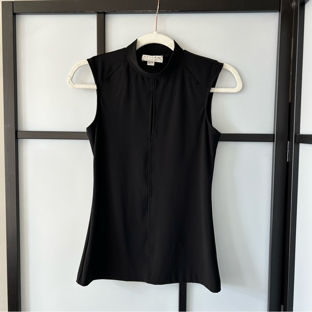[XS] Freda’s Black Square Neck Classic & Structured Blouse Tank Top